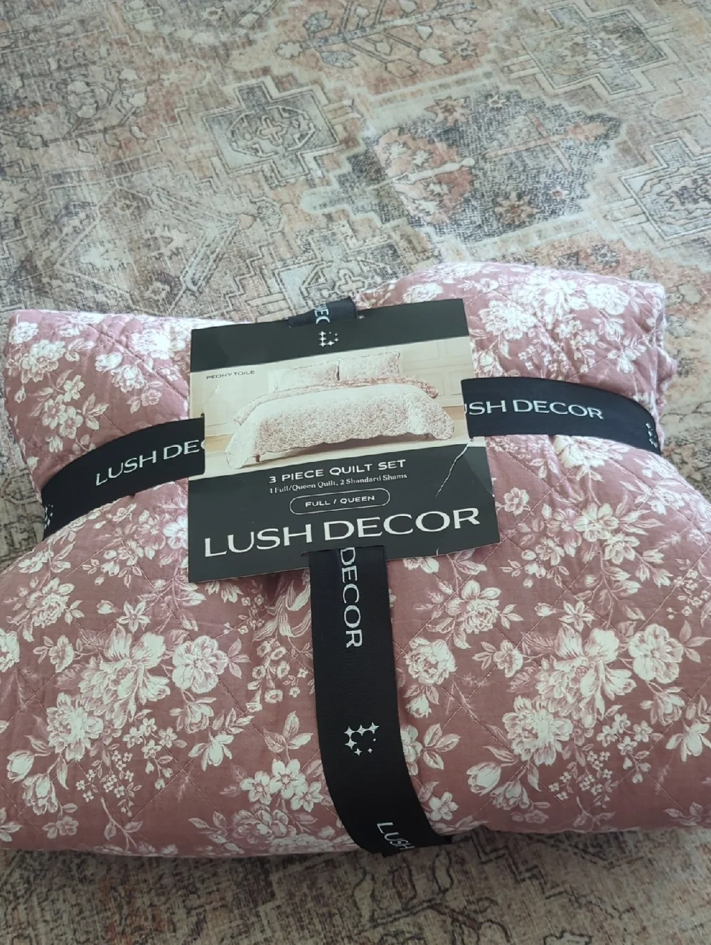 Lush Decor Peony Toile Reversible Cotton Quilt 3 Piece Set F/Q Rosewood Scallope